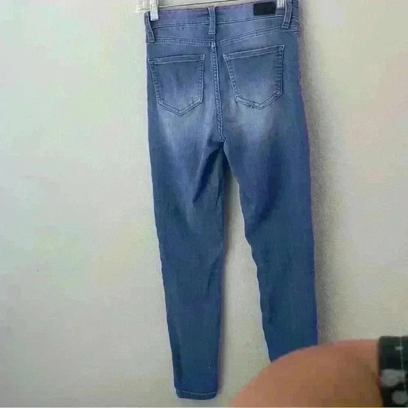 Celebrity Pink Distressed Skinny Jeans  size 25 - Picture 6 of 15